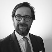 View biography Yann Cauchetier